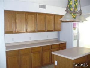 7430 N Thornwood Rd, Tucson, AZ 85741 photo 3