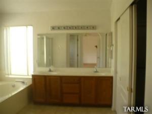 7430 N Thornwood Rd, Tucson, AZ 85741 photo 4