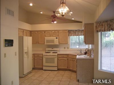7441 E Riverbank Loop, Tucson, AZ 85715 photo 10