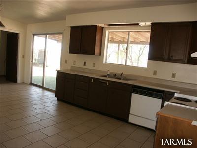 712 E Comstock St, Benson, AZ 85602 photo 6