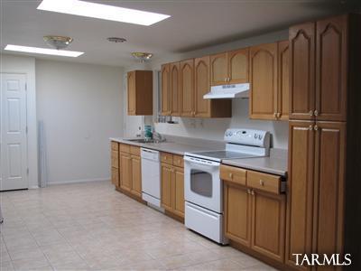 8441 E Beverly St, Tucson, AZ 85710 photo 2