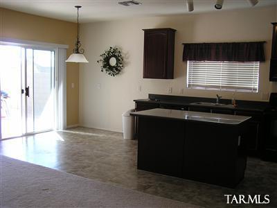 9380 E Grapevine Spring Pl, Tucson, AZ 85710 photo 4