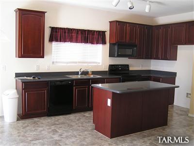 9380 E Grapevine Spring Pl, Tucson, AZ 85710 photo 3
