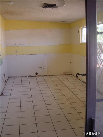 3661 E Sylvane St, Tucson, AZ 85713 photo 2