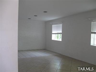 7572 E David Dr, Tucson, AZ 85730 photo 2