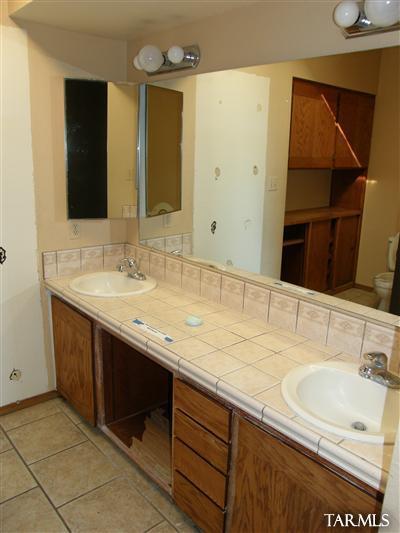 5390 E River Rd, Tucson, AZ 85718 photo 13