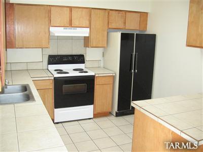 6566 E Hawk Dr, Tucson, AZ 85730 photo 2