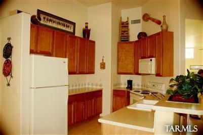 7653 E Palace Park Loop, Tucson, AZ 85710 photo 3