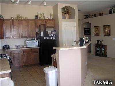 7938 W Hawk Eagle Ct, Tucson, AZ 85757 photo 2