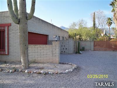 8401 E Brookhill Dr, Tucson, AZ 85750 photo 2
