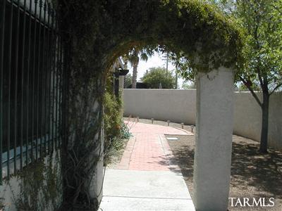 7500 E Via Cornucopia, Tucson, AZ 85715 photo 2