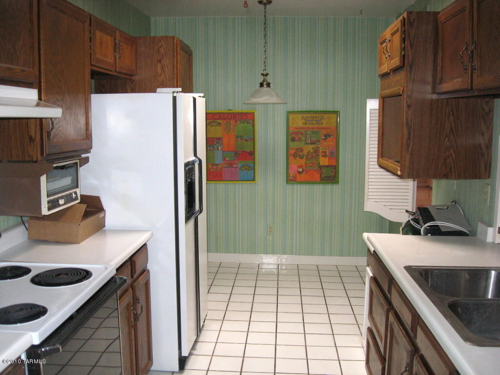 8029 E Shadow Ln, Tucson, AZ 85750 photo 2
