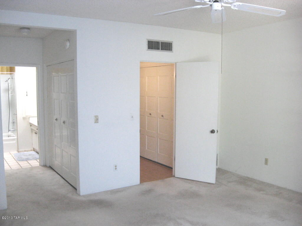 8029 E Shadow Ln, Tucson, AZ 85750 photo 4