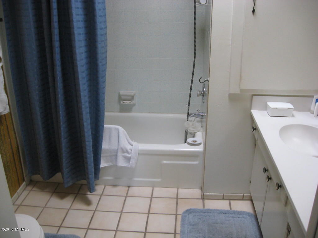 8029 E Shadow Ln, Tucson, AZ 85750 photo 13