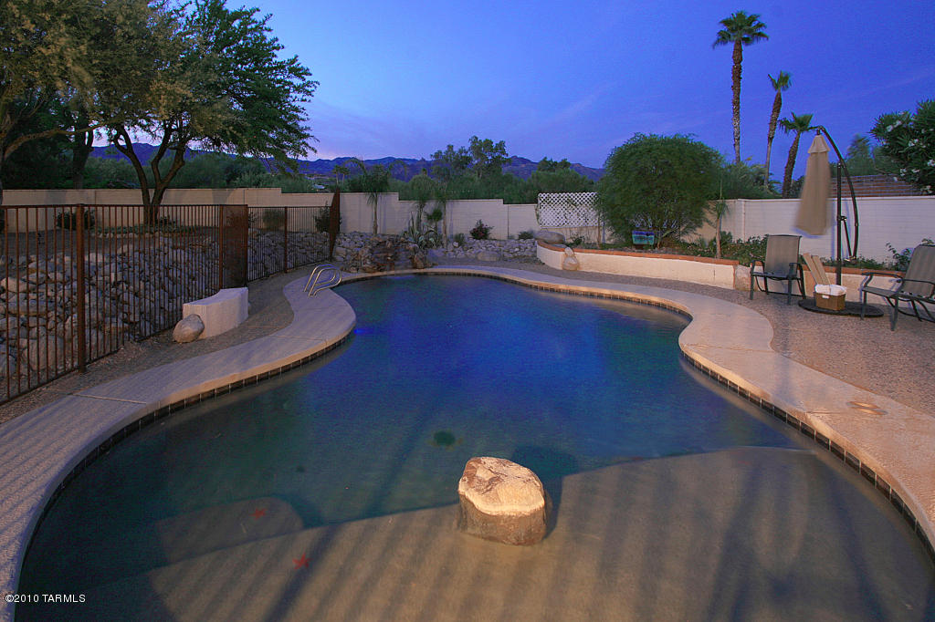 7833 E Highview Pl, Tucson, AZ 85750 photo 2