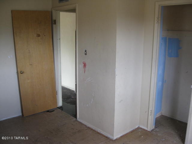 6281 E Sylvane, Tucson, AZ 85711 photo 12