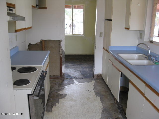 6281 E Sylvane, Tucson, AZ 85711 photo 8