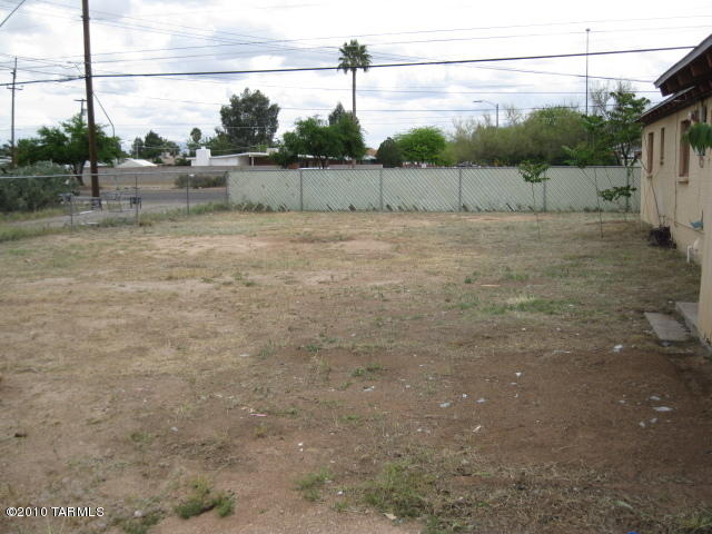 6281 E Sylvane, Tucson, AZ 85711 photo 2