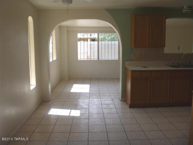 1128 E Garden Loop, Tucson, AZ 85706 photo 4