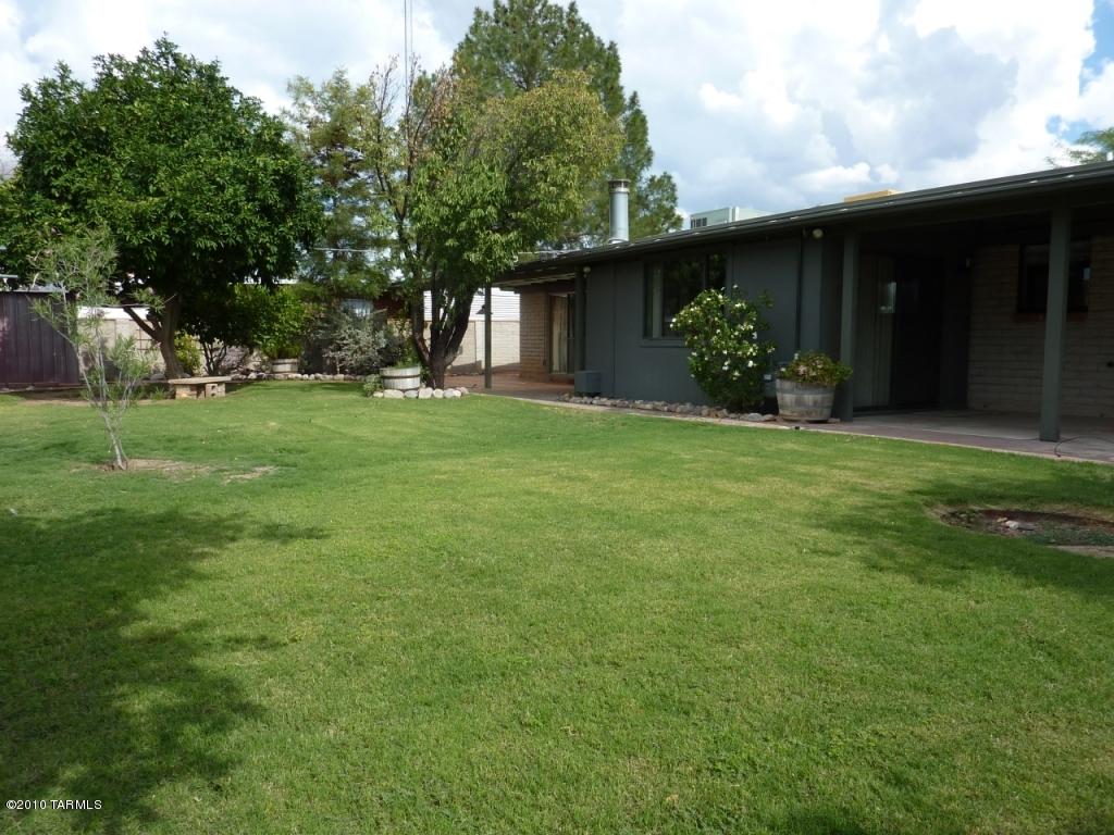 8525 E 20th St, Tucson, AZ 85710 photo 2