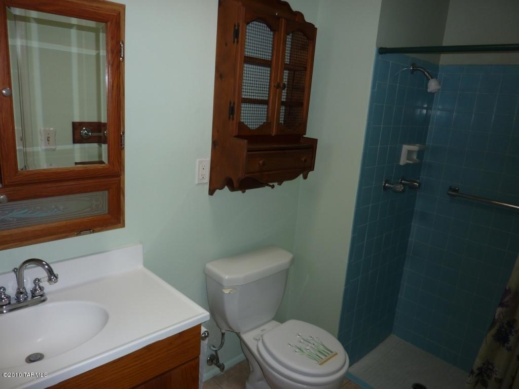 8525 E 20th St, Tucson, AZ 85710 photo 8