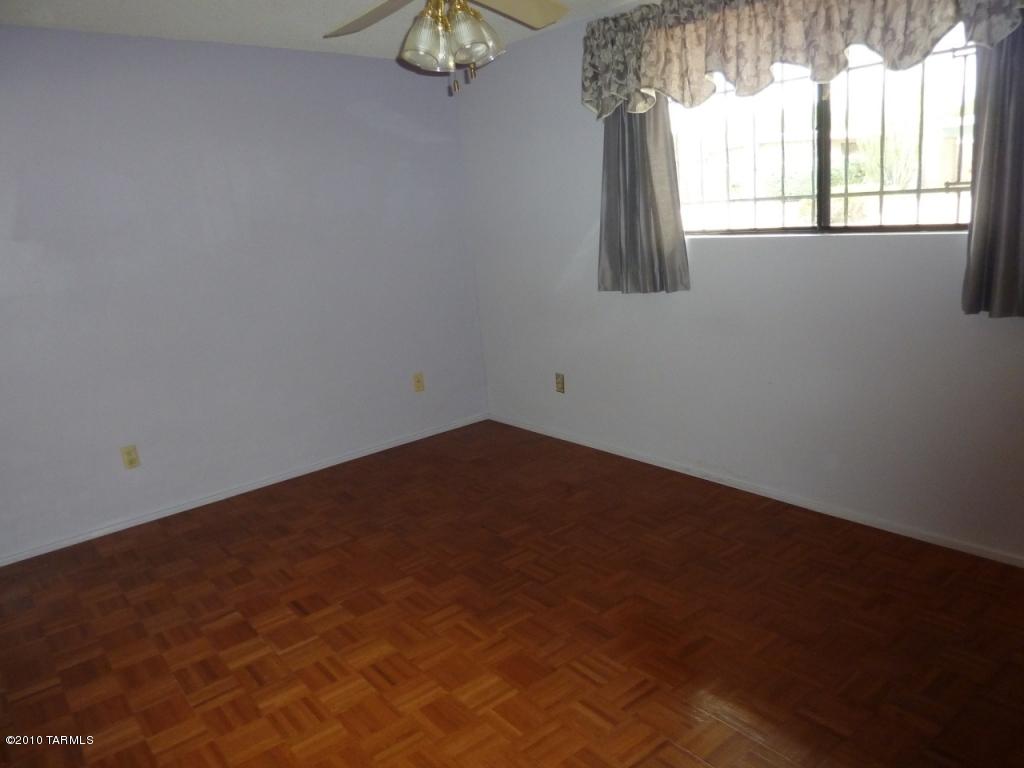 8525 E 20th St, Tucson, AZ 85710 photo 9
