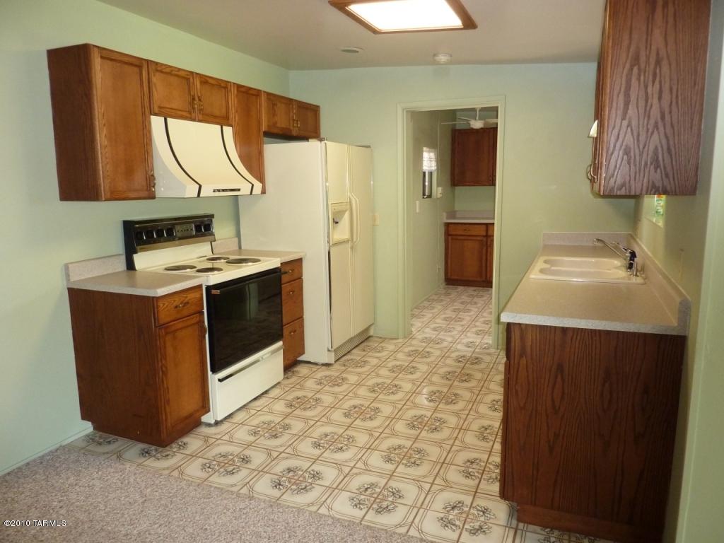 8525 E 20th St, Tucson, AZ 85710 photo 4