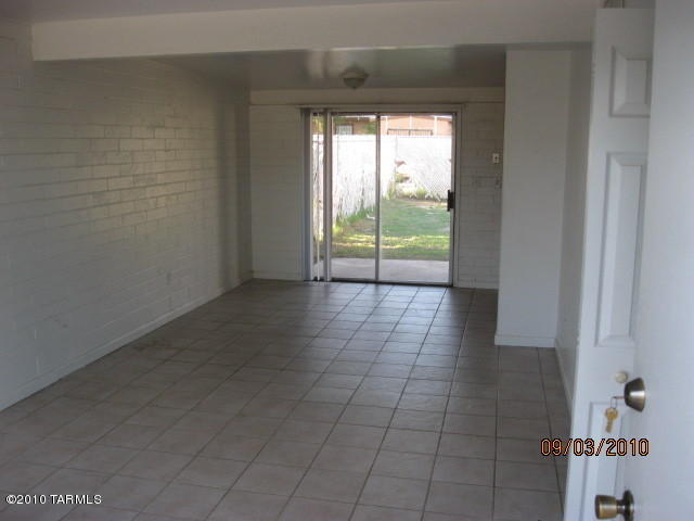3654 E Shepherd Pl, Tucson, AZ 85713 photo 2