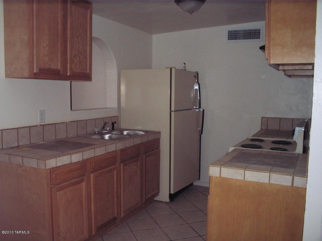  204 W Finedale S, Tucson, AZ 85706 photo 2