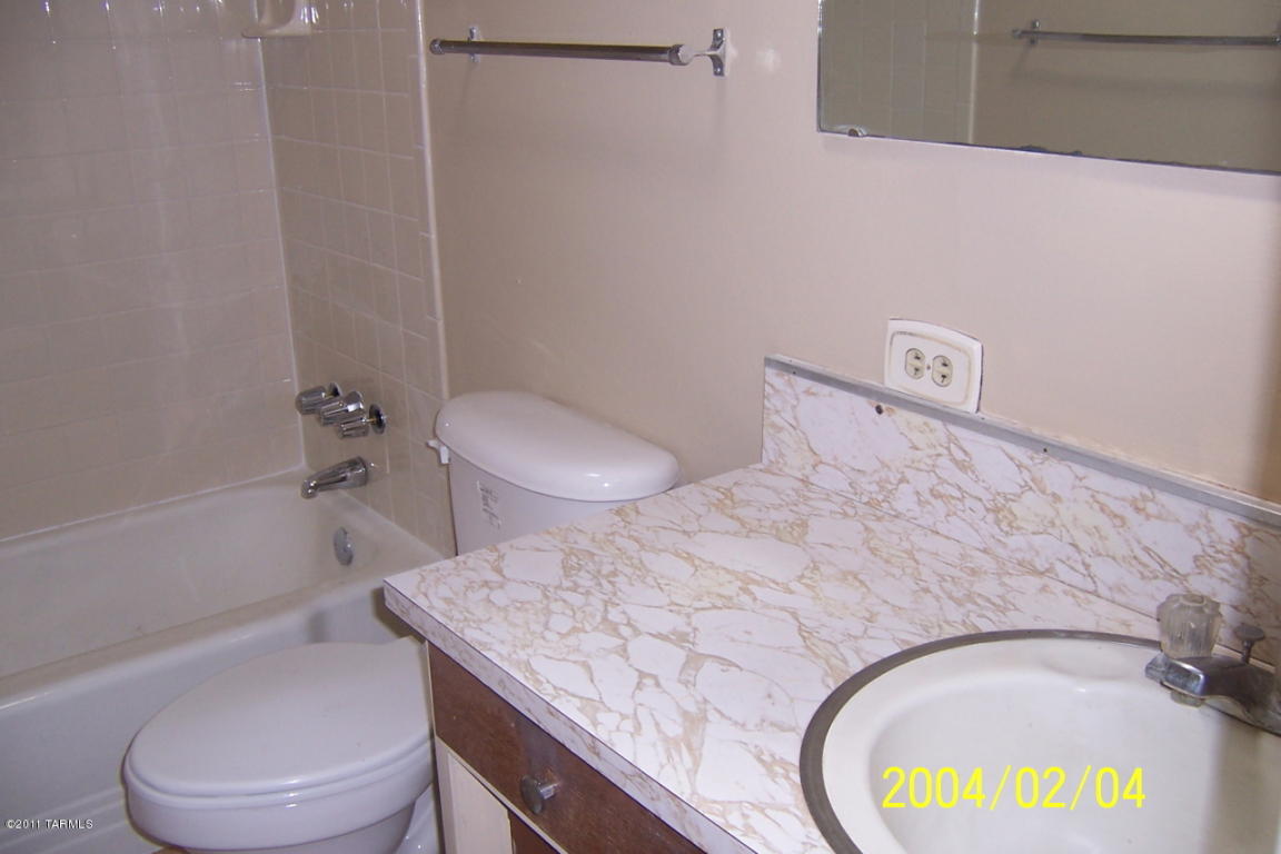5542 E Spg, Tucson, AZ 85712 photo 9