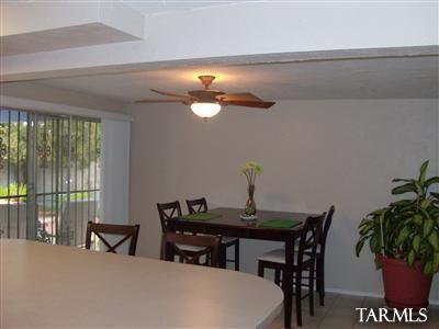 8433 Eli St, Tucson, AZ 85710 photo 2