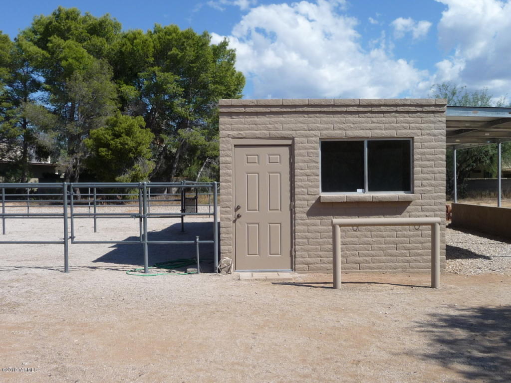 10630 E Rusty Spur, Tucson, AZ 85749 photo 3