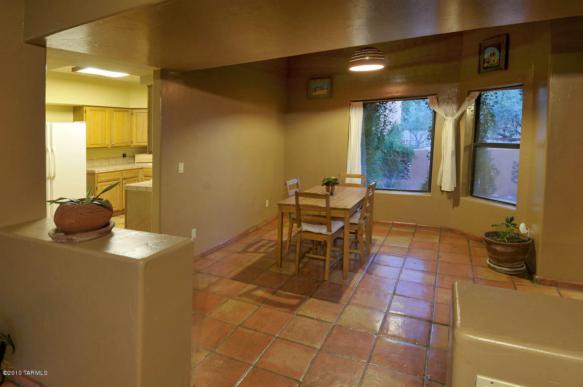 1352 E King Rd, Tucson, AZ 85719 photo 8