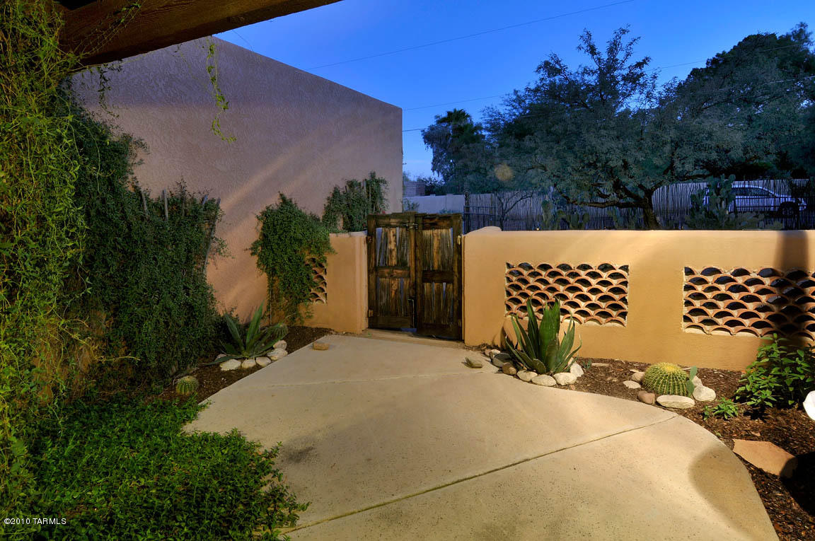 1352 E King Rd, Tucson, AZ 85719 photo 4