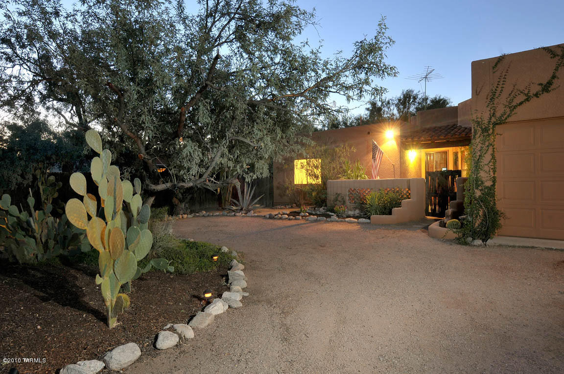 1352 E King Rd, Tucson, AZ 85719 photo 2