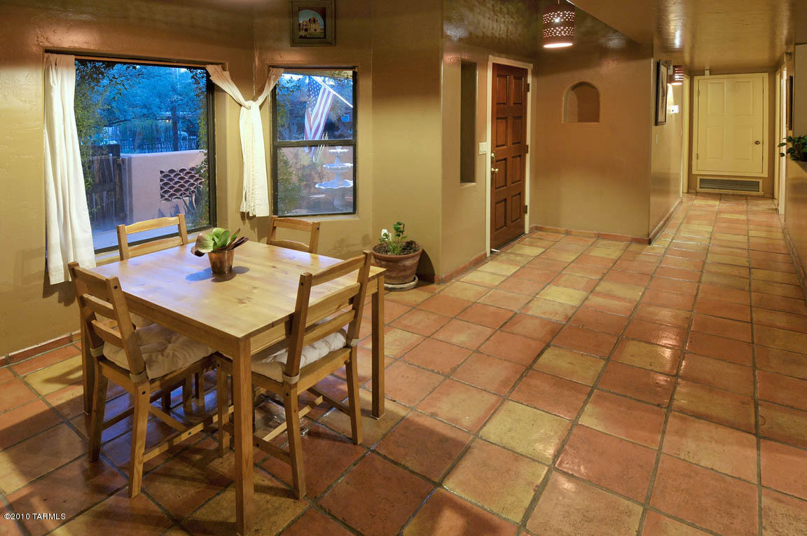 1352 E King Rd, Tucson, AZ 85719 photo 9