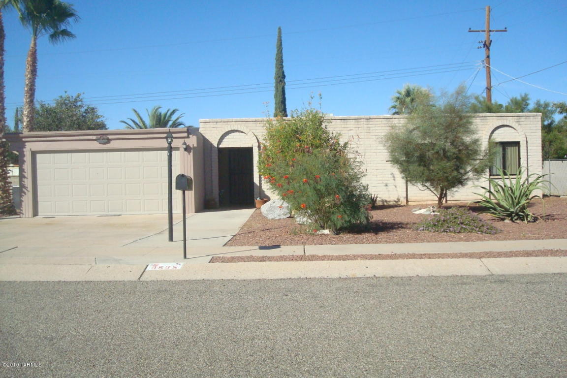 8565 E 18th St, Tucson, AZ 85710 photo 2