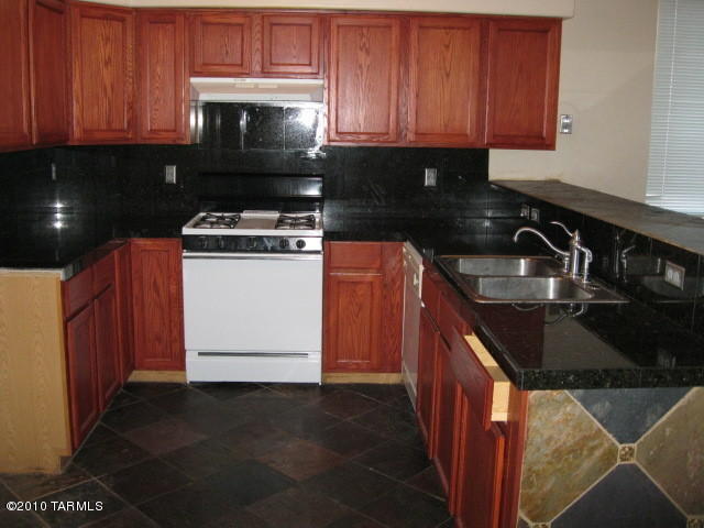 9149 E Dawn Post Rd, Tucson, AZ 85749 photo 2