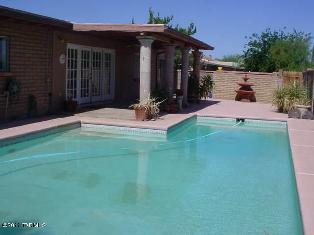 9041 E 2nd Pl, Tucson, AZ 85710 photo 1