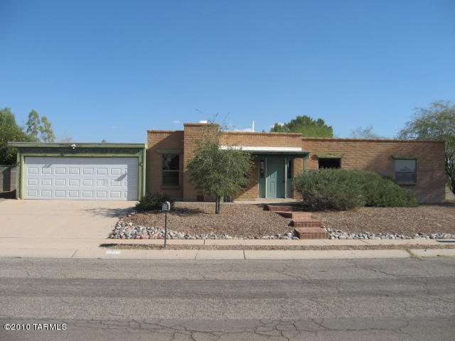 7271 Edward Dr, Tucson, AZ 85730 photo 1
