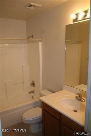8367 E Sarnoff Ridge Loop, Tucson, AZ 85710 photo 6