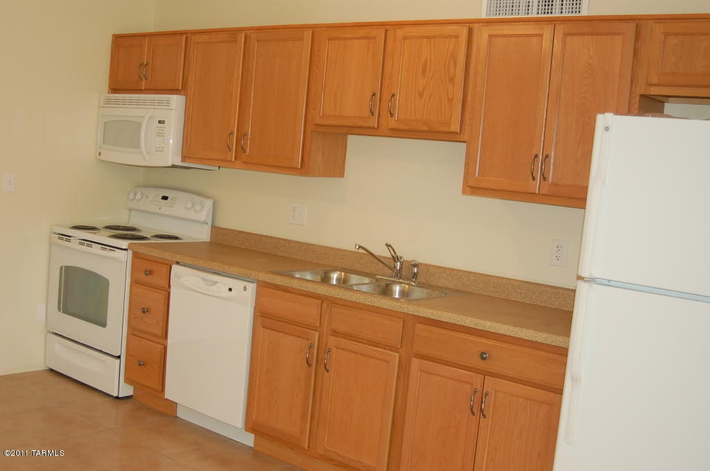 2217 E Canada St, Tucson, AZ 85706 photo 2