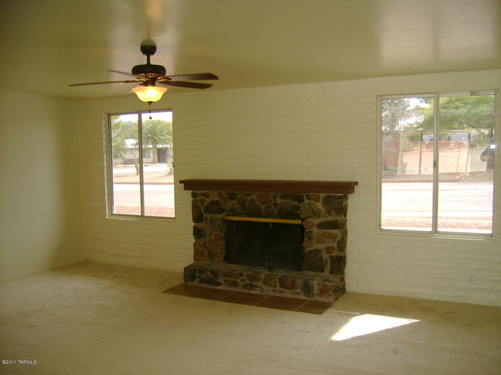 8601 Eli St, Tucson, AZ 85710 photo 2