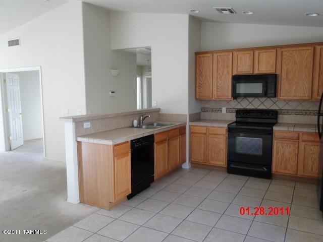 8394 E Sarnoff Ridge Loop, Tucson, AZ 85710 photo 6