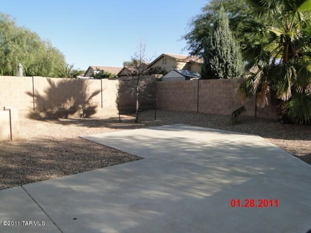 8394 E Sarnoff Ridge Loop, Tucson, AZ 85710 photo 2