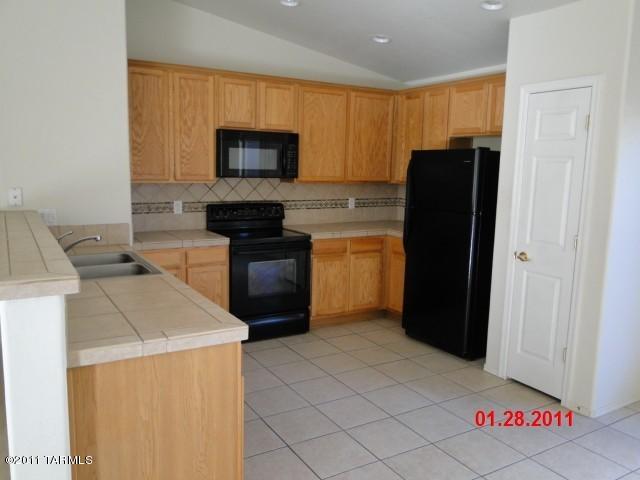 8394 E Sarnoff Ridge Loop, Tucson, AZ 85710 photo 7