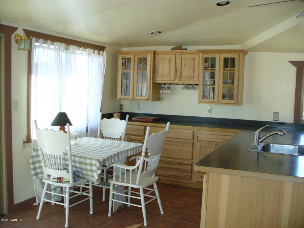 83025 E Bartolo Rd, Mammoth, AZ 85618 photo 11
