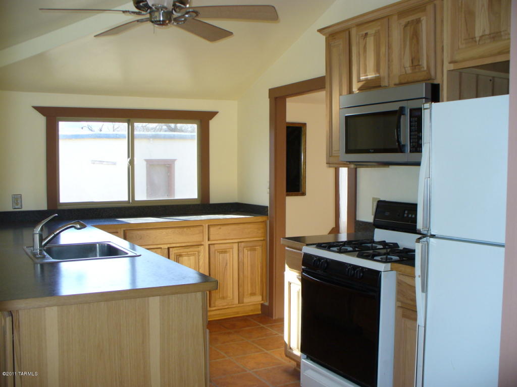 83025 E Bartolo Rd, Mammoth, AZ 85618 photo 13