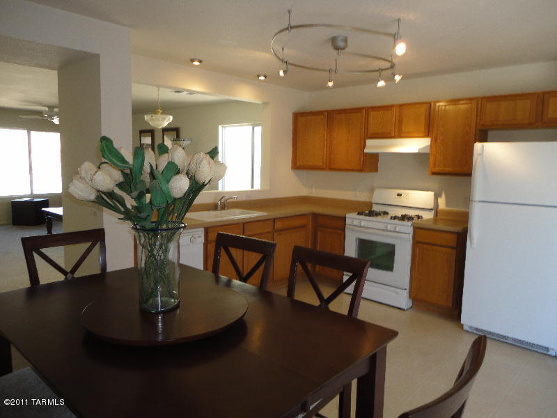 4038 E Wading Duck Ct, Tucson, AZ 85712 photo 2
