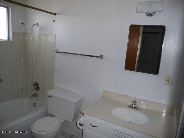 4656 E 6th St, Tucson, AZ 85711 photo 9